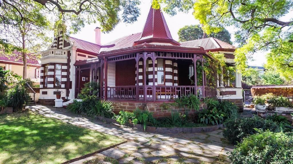 Melvin Residence Guest House Pretoria Bagian luar foto